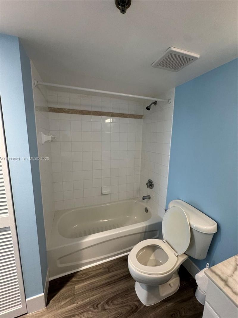 1200 Brickell Bay Dr, Unit 3206, Miami, FL 33131 Photo