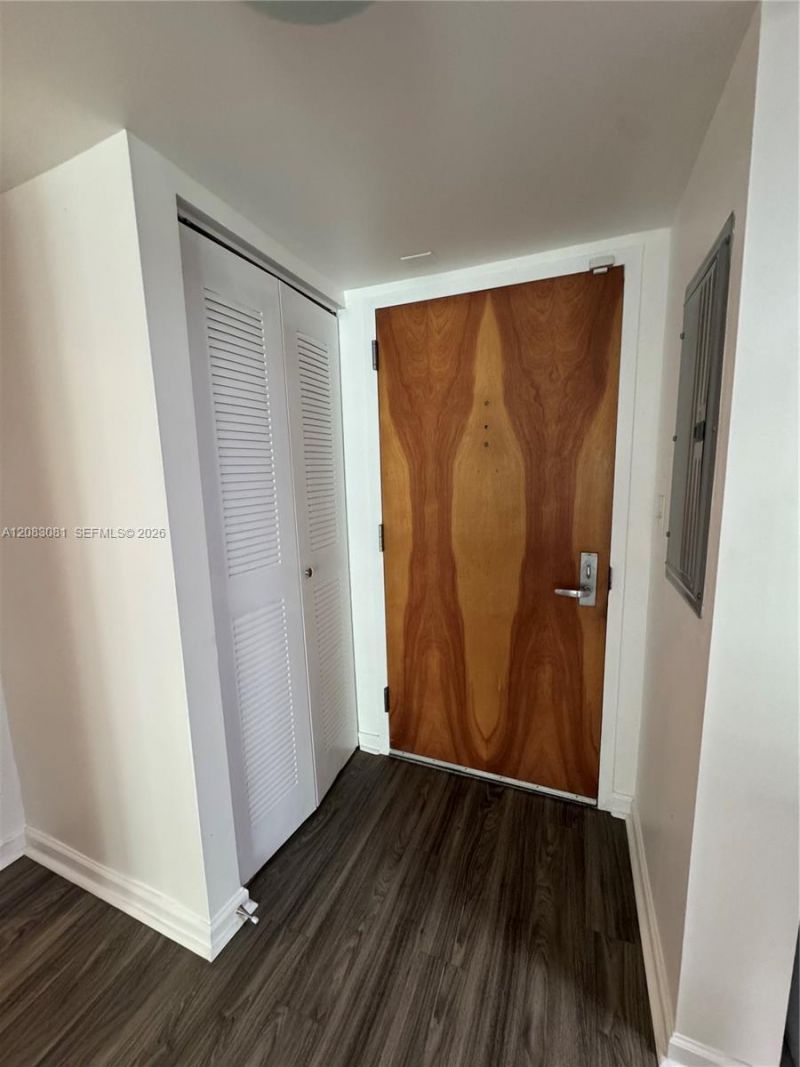 1200 Brickell Bay Dr, Unit 3206, Miami, FL 33131 Photo