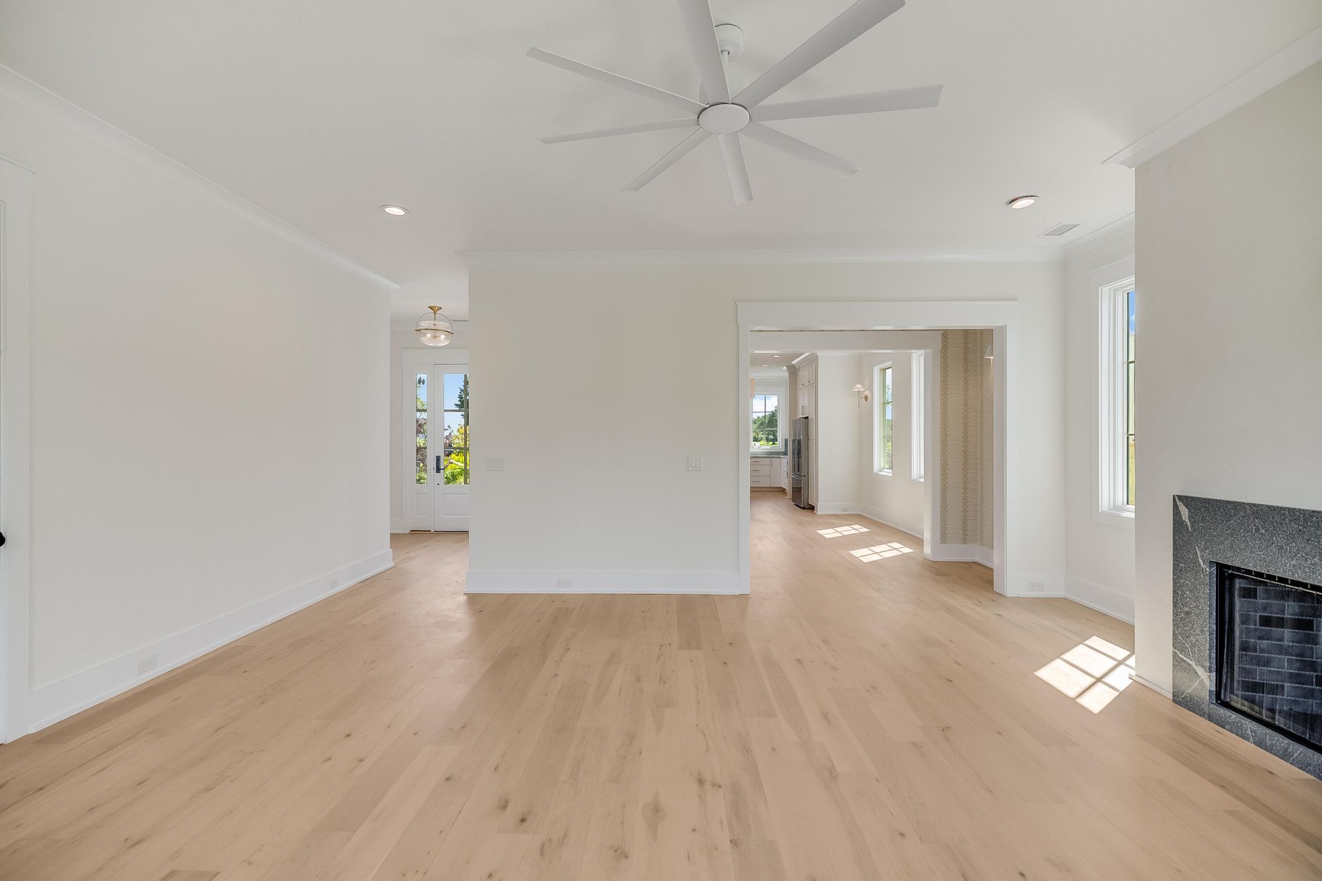 1513 Cravens Street Photo 8