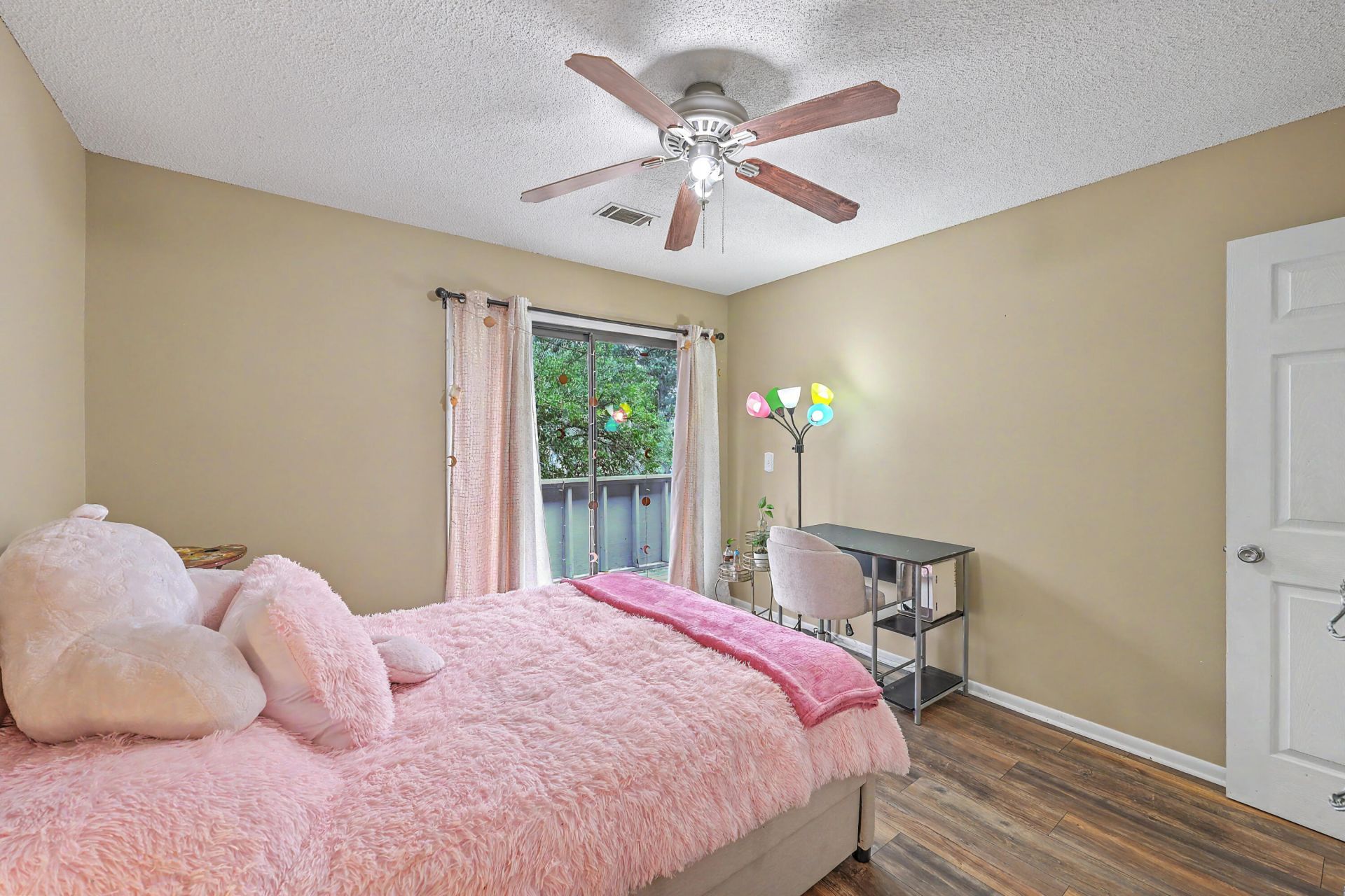 806 Greenmeadow Drive Photo 17