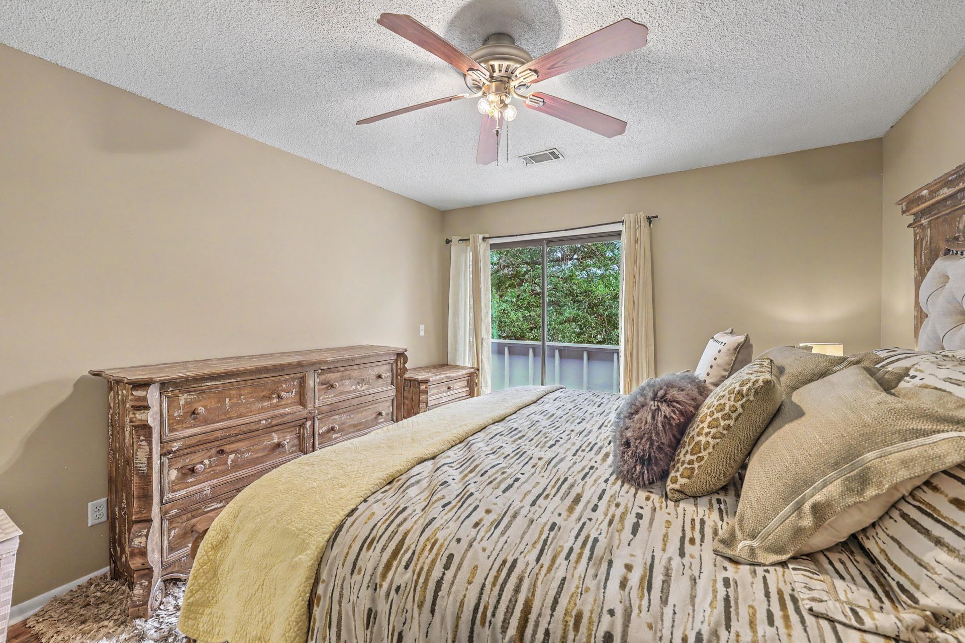 806 Greenmeadow Drive Photo 20
