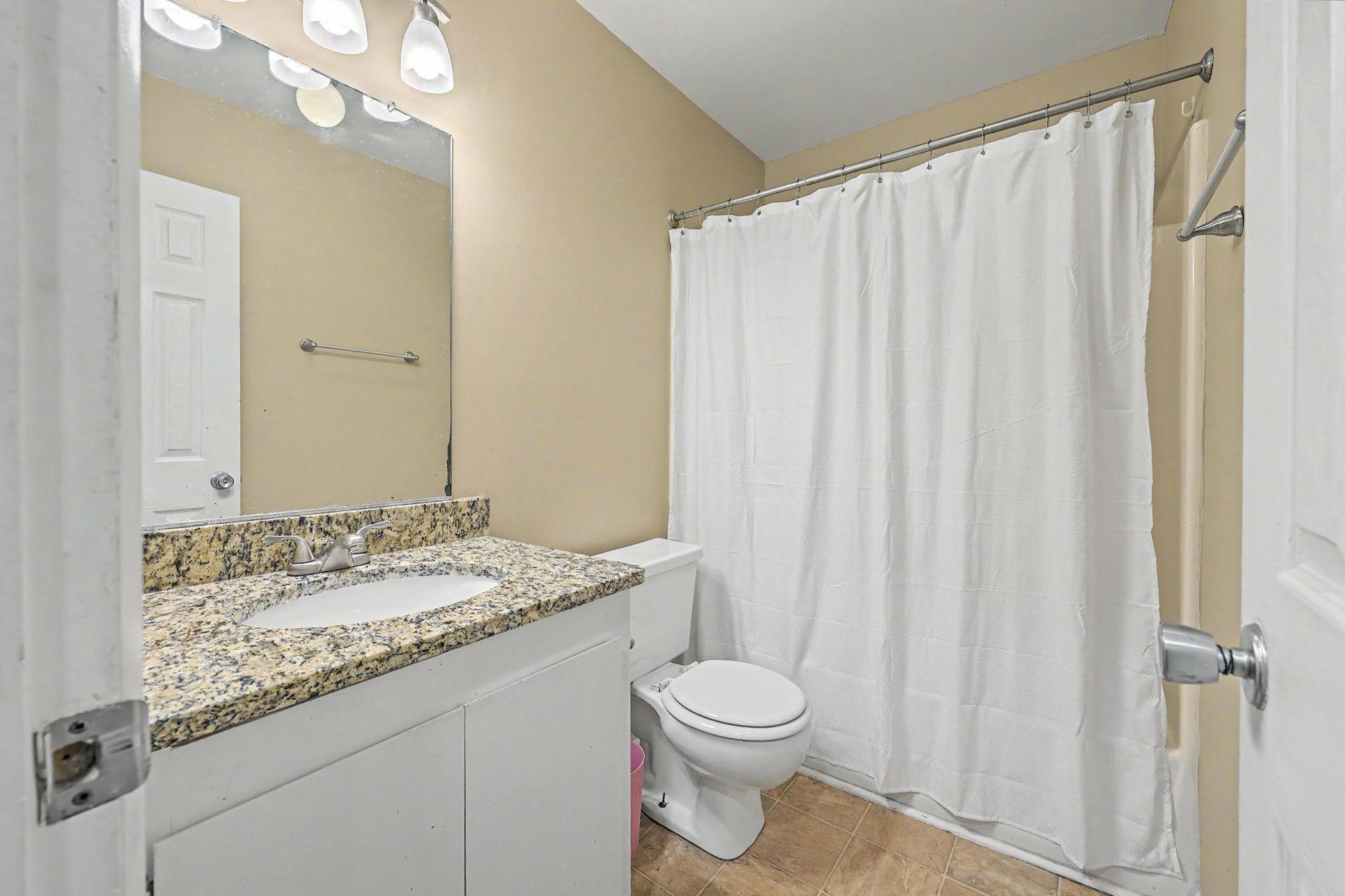 806 Greenmeadow Drive Photo 22
