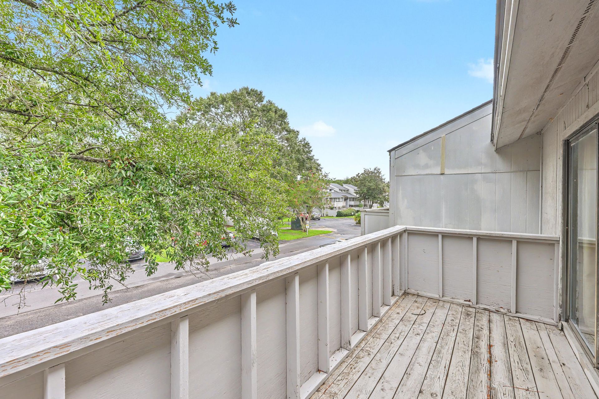 806 Greenmeadow Drive Photo 23