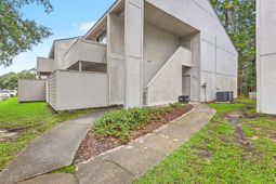 806 Greenmeadow Drive photo 4