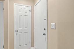 806 Greenmeadow Drive photo 4