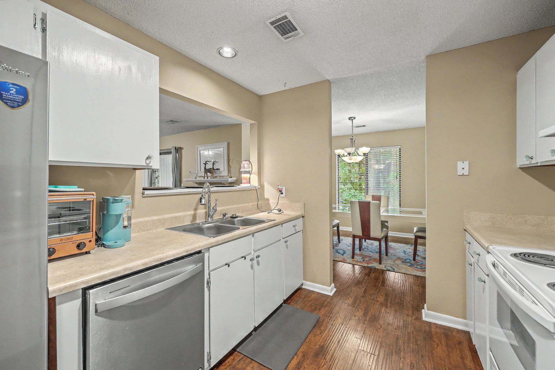 806 Greenmeadow Drive Photo 6