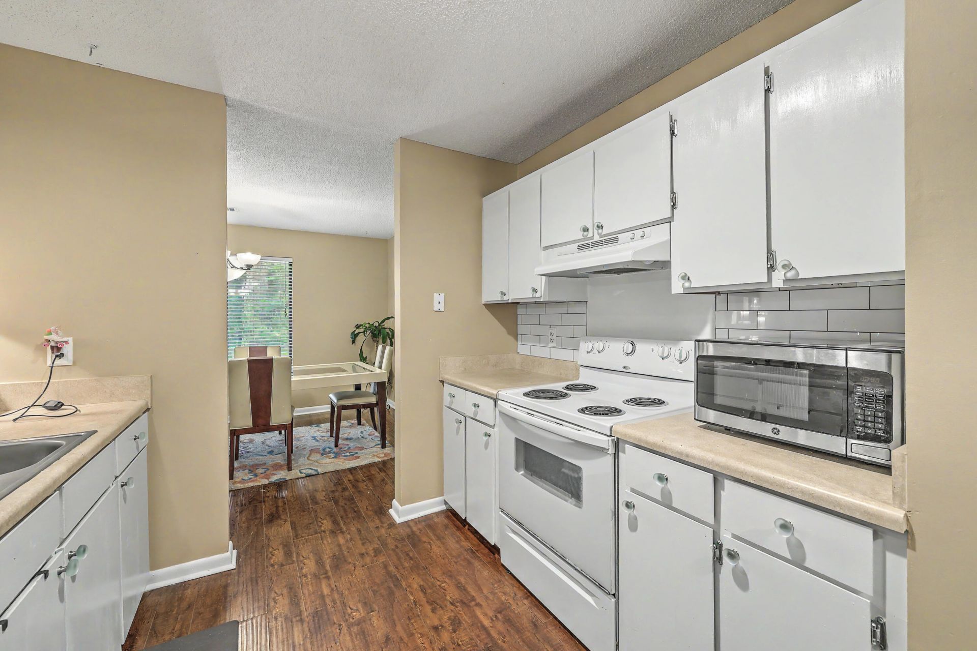 806 Greenmeadow Drive Photo 7
