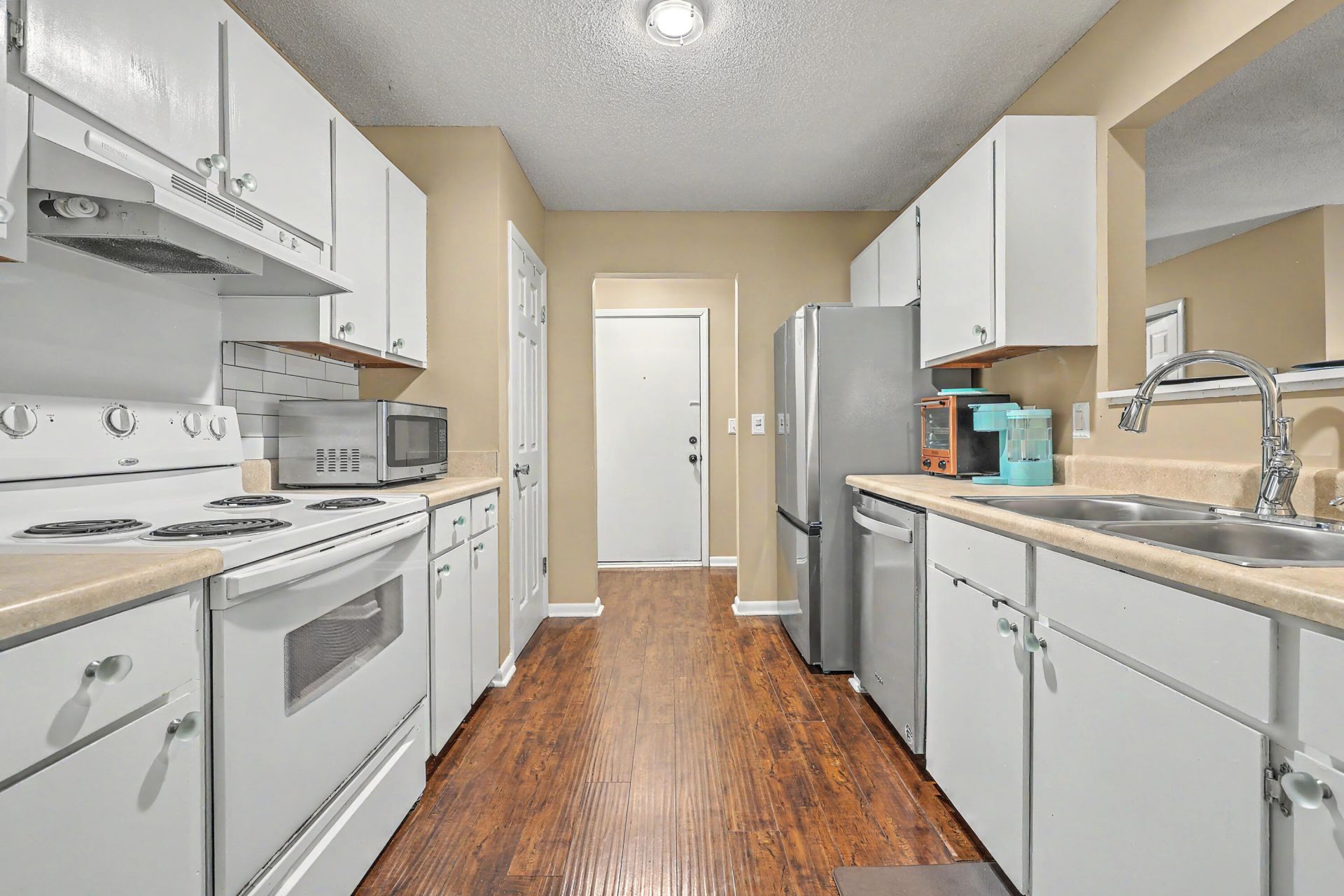 806 Greenmeadow Drive Photo 8