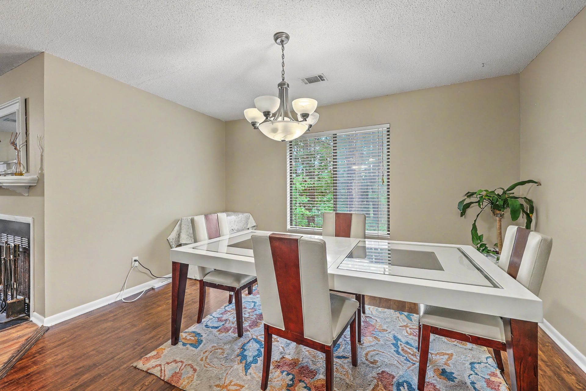 806 Greenmeadow Drive Photo 9