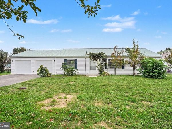 131 CAMELOT DRIVE , CHAMBERSBURG, PA 17202