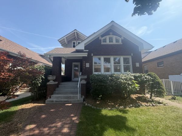 9841 S Hoyne Avenue , Chicago, IL 60643