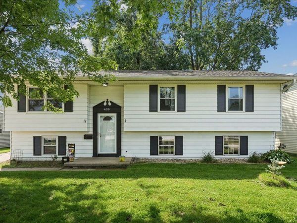 409 15th Place , Camanche, IA 52730