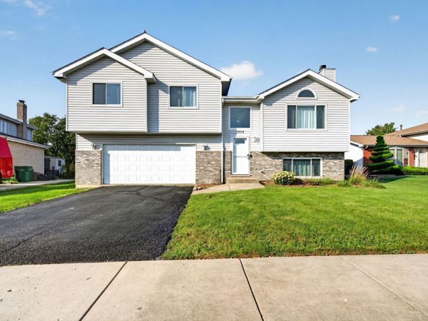 16654 W Sioux Drive, Lockport, IL 60441