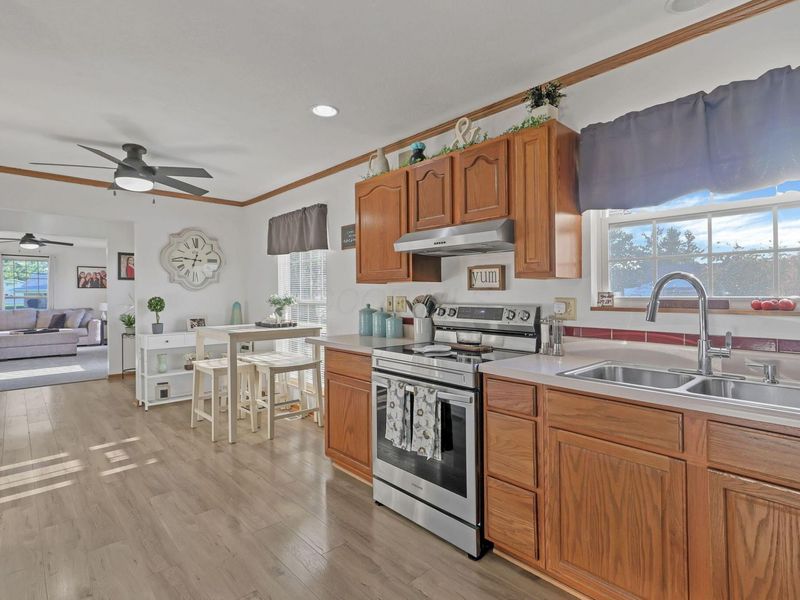 906 Lateglow Court , Newark, OH 43055 Photo 13