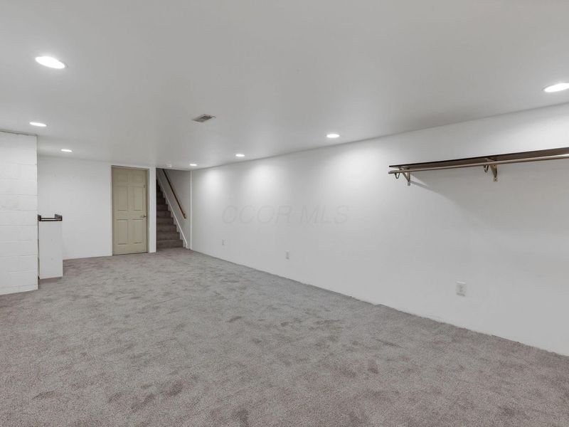 906 Lateglow Court , Newark, OH 43055 Photo 37