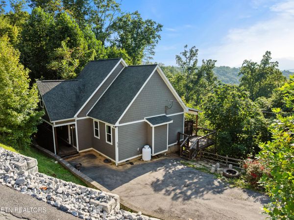 828 Beanstalk Rd, Gatlinburg, TN 37738