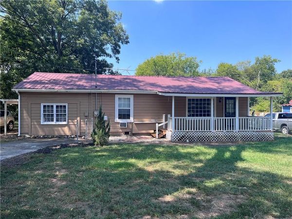 207 N Main Street , Adairsville, GA 30103