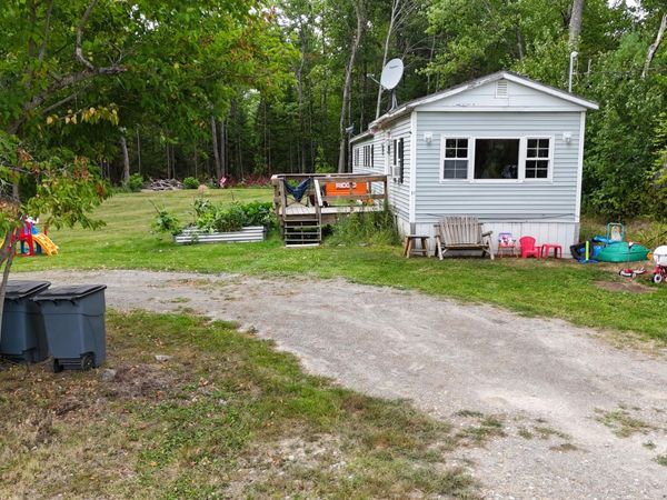 51 River Road, Detroit, ME 04929