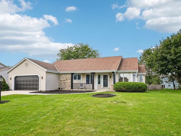 4035 S Avon DRIVE, New Berlin, WI 53151
