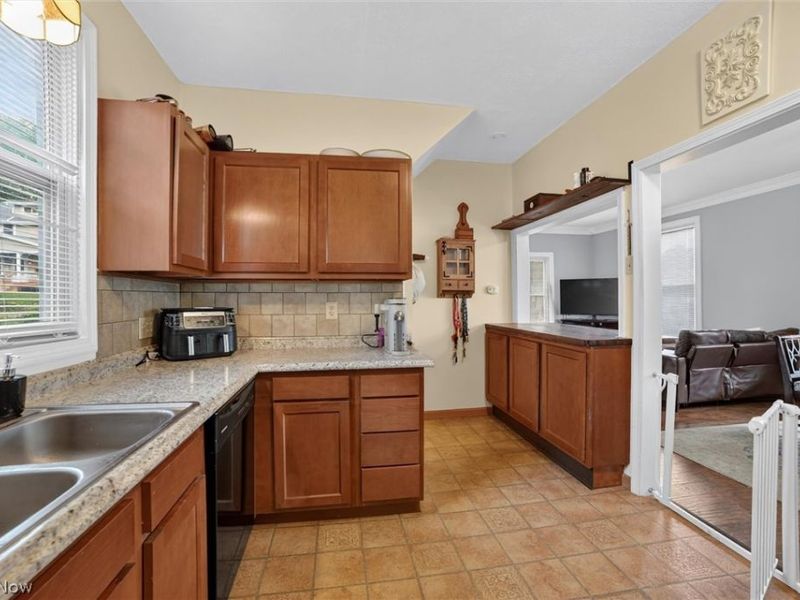 190 24th Street NW, Barberton, OH 44203 Photo 12