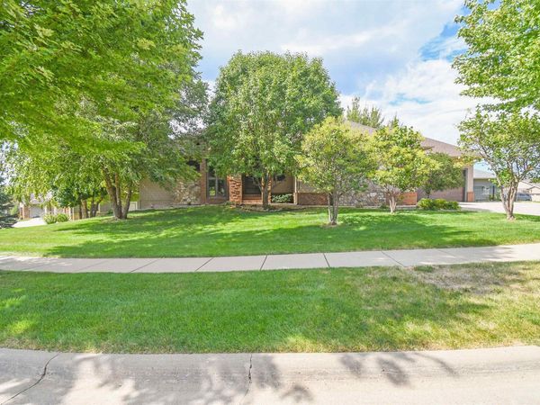 1325 W Wicklow Ct, Sioux Falls, SD 57108