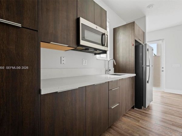 6658 NW 102nd Path , Unit EFF, Doral, FL 33178