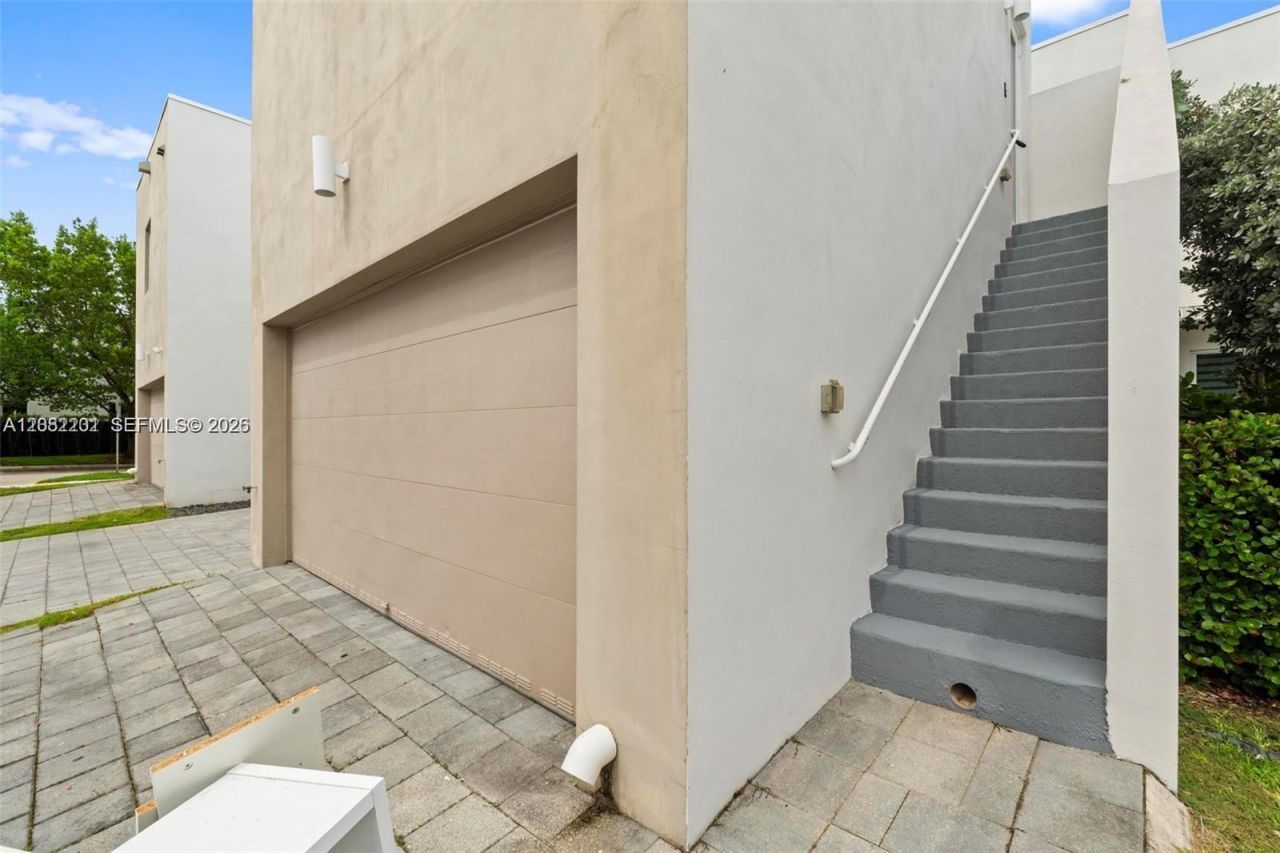 6658 NW 102nd Path, Unit EFF, Doral, FL 33178 Photo