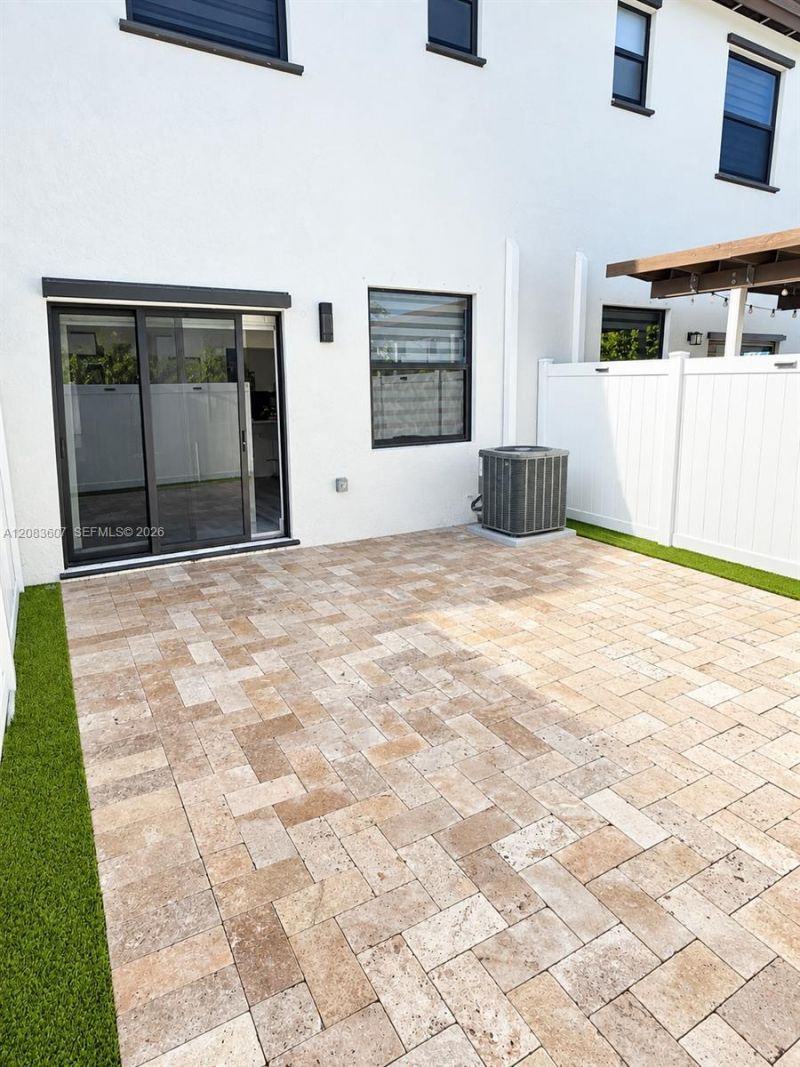 3393 W 105th Ter , Hialeah, FL 33018 Photo
