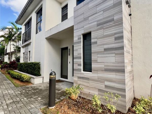 8281 NW 48th St , Doral, FL 33166