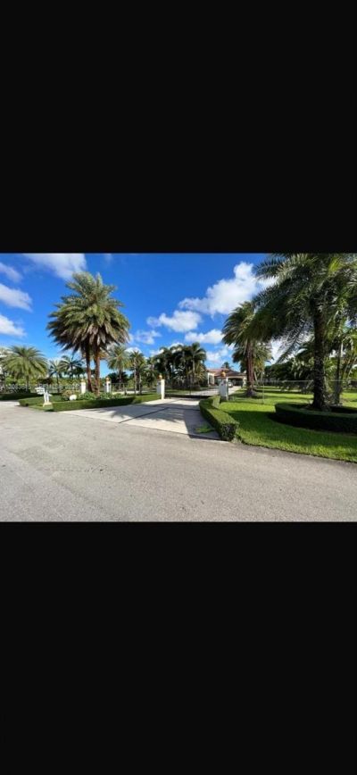 19381 SW 196th St , Miami, FL 33187 Photo