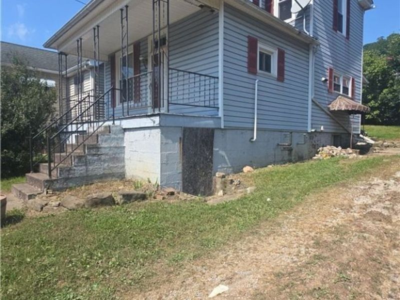 52097 Center Street, Saint Clairsville, OH 43950 Photo 2