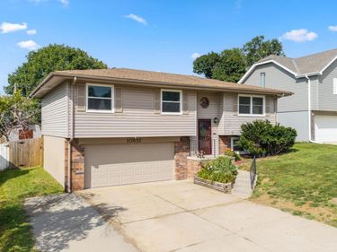 10632 Hartman Avenue, Omaha, NE 68134