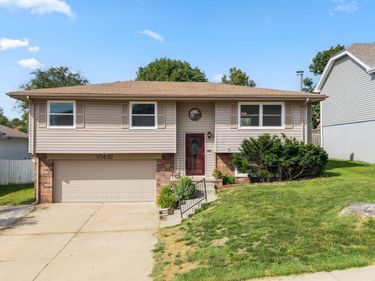 10632 Hartman Avenue, Omaha, NE 68134