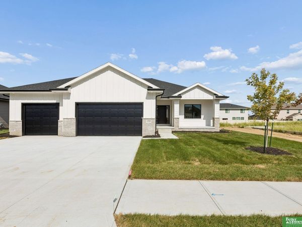 12358 Lake Vista Drive, Papillion, NE 68046
