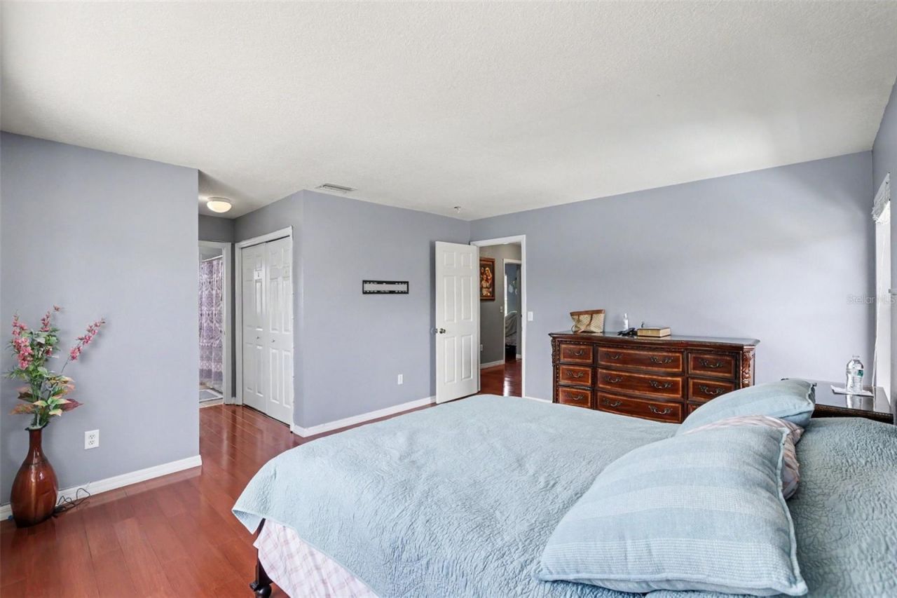 8910 Bridgeford Oaks Drive , Temple Terrace, FL 33637 Photo