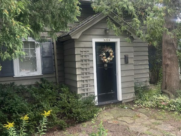 6224 N Lydell Ave, Whitefish Bay, WI 53217