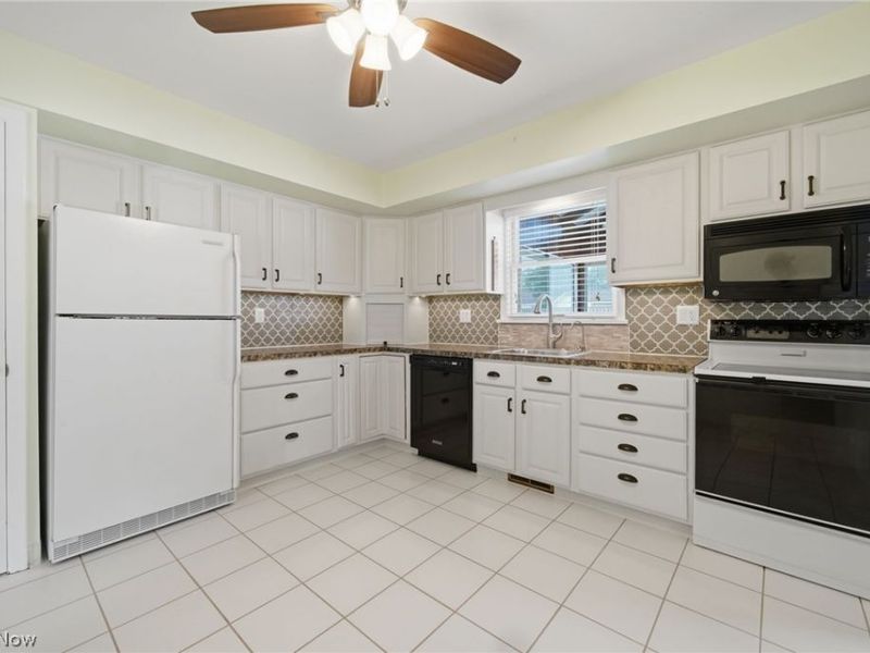 6504 Kingsdale Boulevard, Parma Heights, OH 44130 Photo 11