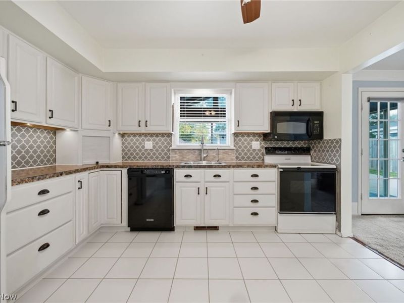 6504 Kingsdale Boulevard, Parma Heights, OH 44130 Photo 4
