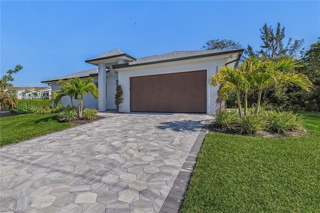 2499 Pine St, Naples, FL 34112 Photo