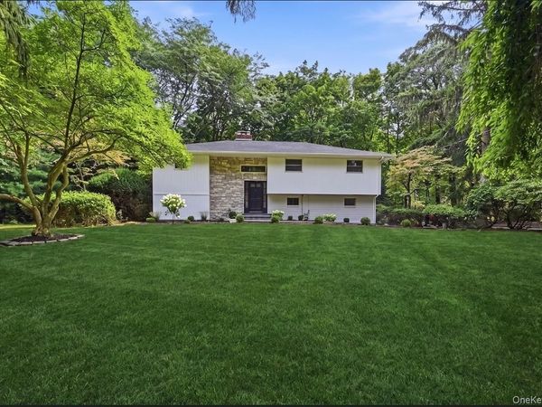 10 Moonedge Road , Northport, NY 11768