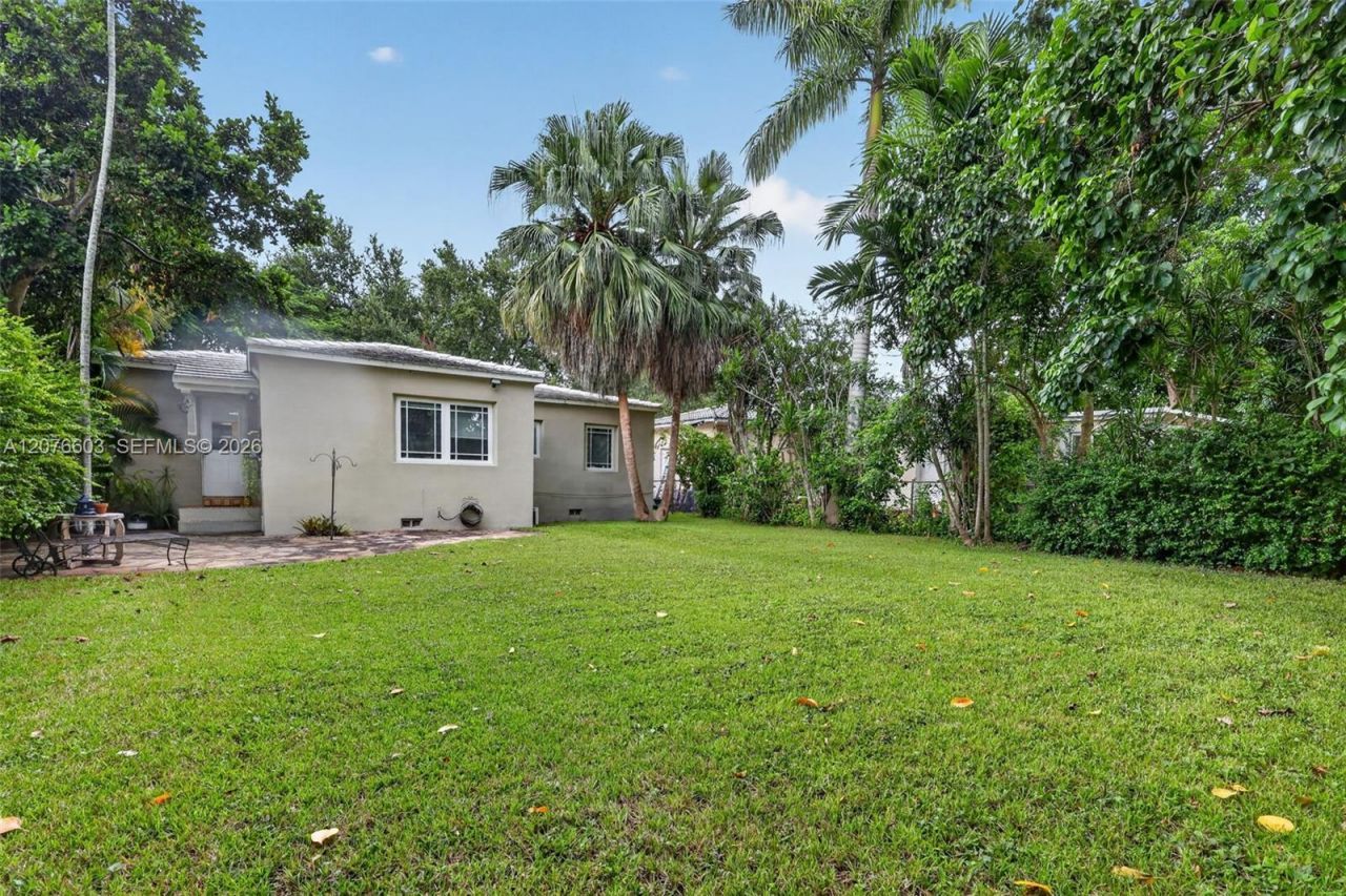 704 NE 88th St , Miami, FL 33138 Photo