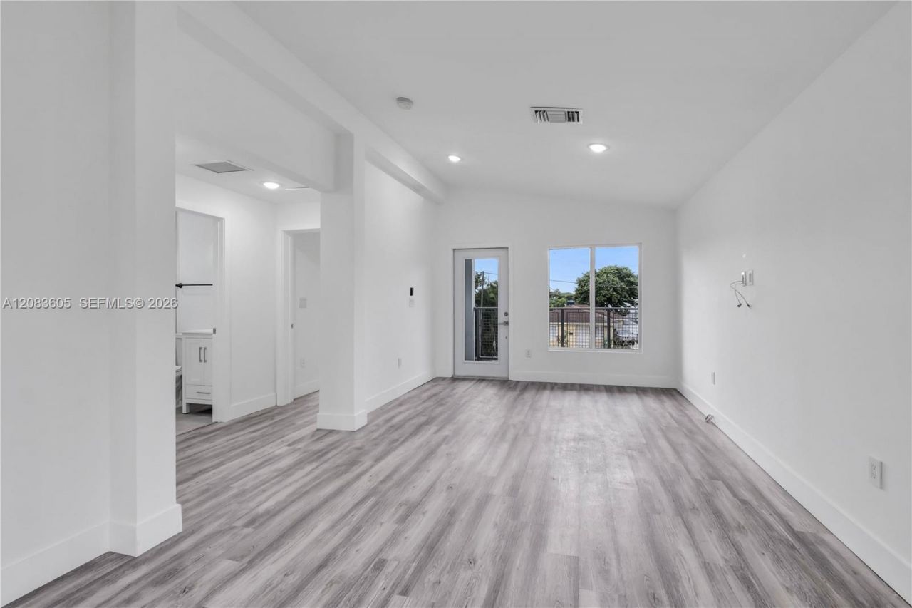 763 NW 80th St , Unit B, Miami, FL 33150 Photo