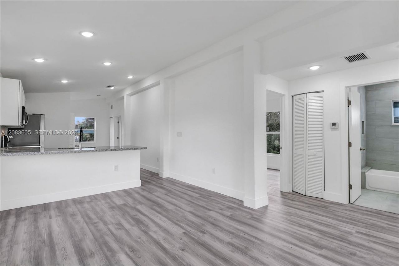 763 NW 80th St , Unit B, Miami, FL 33150 Photo