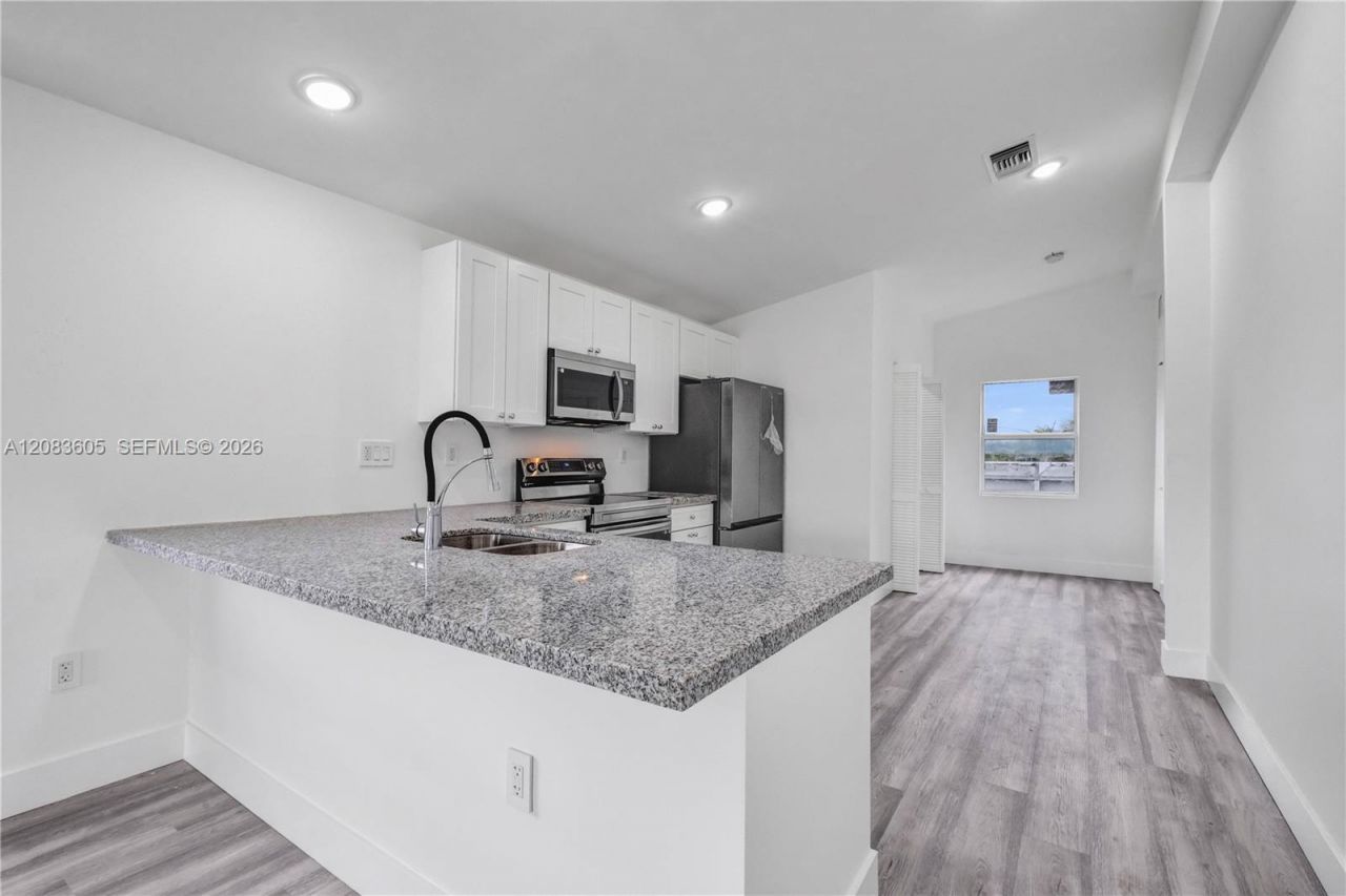 763 NW 80th St , Unit B, Miami, FL 33150 Photo
