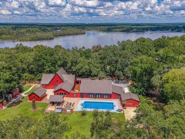 7465 Lakeside Dr, Milton, FL 32583