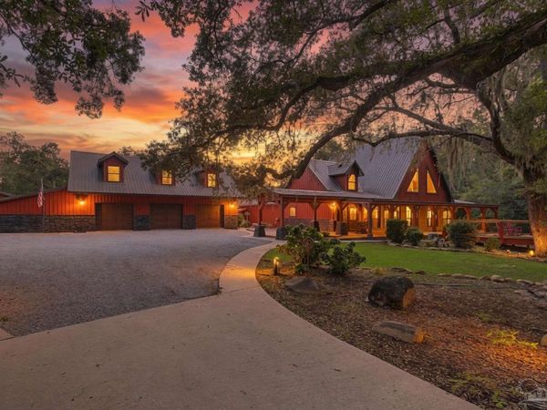 7465 Lakeside Dr, Milton, FL 32583