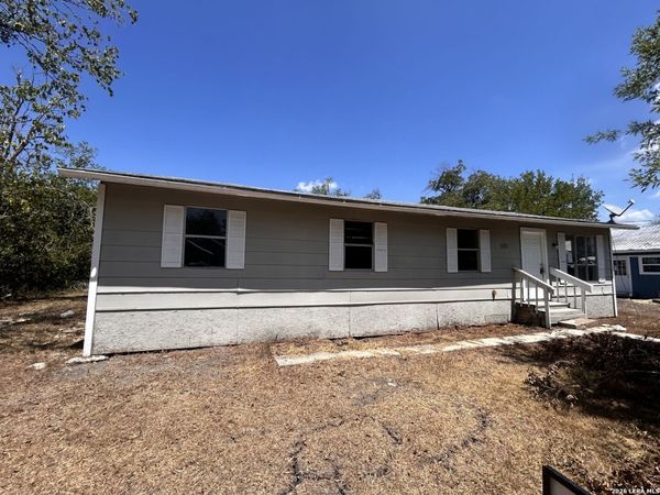 510 Riley St, Seguin, TX 78155