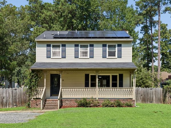 28 Holly Street , Poquoson, VA 23662