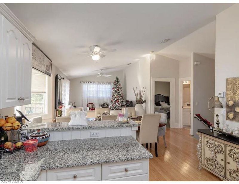 2810 Lakeview Dr , Unit 4, Naples, FL 34112 Photo