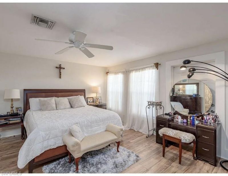 2810 Lakeview Dr , Unit 4, Naples, FL 34112 Photo
